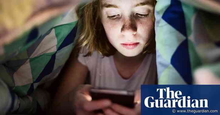 Stop children using smartphones until they are 13, says French report