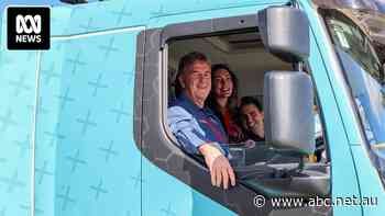 Electric garbage truck trialled in regional Australia drives 'like a limousine'