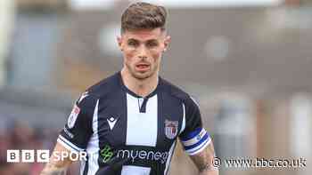 Holohan and Eisa among 11 let go by Grimsby