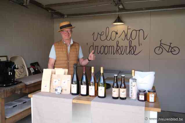 Guy (61) breidt B&B Droomkerke uit met tuinbar en paardenritjes: “Mensen laten genieten van rust en romantiek van ons domein”