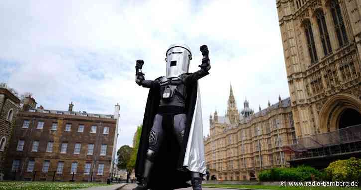 «Graf Mülltonnengesicht» will das Londoner Rathaus stürmen