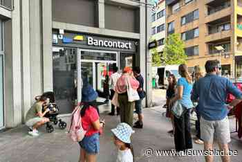 Lange rijen aan cashpunt van Batopin in Genk-Centrum