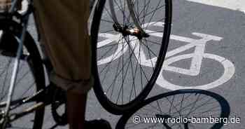 Seniorin stürzt von Fahrrad und wird schwer verletzt