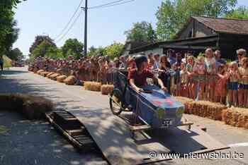 Schans, watergordijn en strobalen, maar motortjes zijn verboden: Zeepkistenrace in pittoresk dorpje staat weer voor de deur