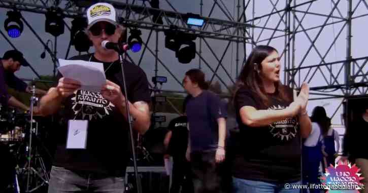 Concertone di Taranto, Riondino contro la destra al governo: “Dagli anti-abortisti ai saluti romani, così l’inconcepibile diventa legale”