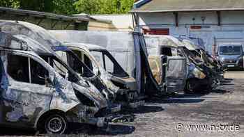 16 Transporter abgebrannt: Bekennerschreiben zu Amazon-Brandanschlag in Berlin aufgetaucht