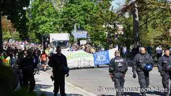Randale am 1. Mai: Anwohner geben Berliner Polizei Hinweis – die findet gleich mehrere Stein-Depots