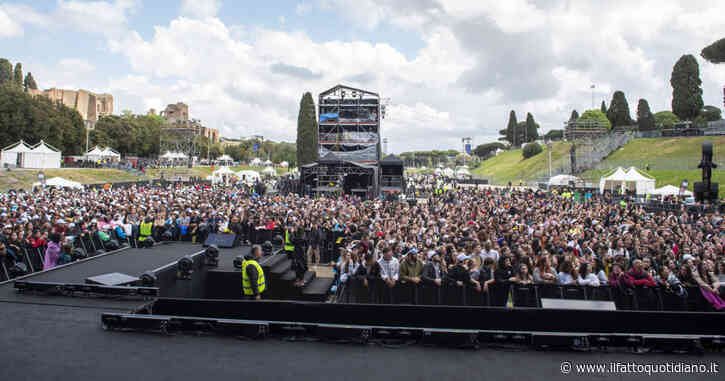 La diretta del Concertone del Primo Maggio di Roma: interruzioni e problemi tecnici per la pioggia. Ermal Meta improvvisa cantando ‘Hallelujah’ e spunta il sole – la diretta