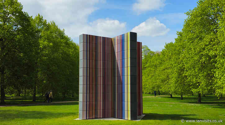 Stripy arty tower appears in Hyde Park