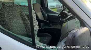 Baby in Auto eingesperrt, die Feuerwehr hilft