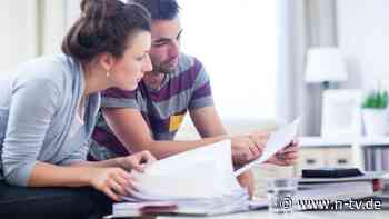 Fünf Warnsignale: Wann man mit seinem Partner über Geld sprechen sollte