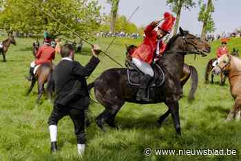 80-jarigen die op hun paard getild worden en rake klappen: Rutten herdenkt de heilige Evermarus