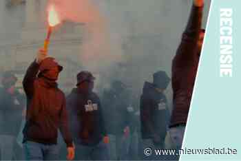 Wij keken naar ‘De harde kern’: “Tourist heeft zich laten rollen door dit gezelschap dat eergevoel hoog in het vaandel voert maar zijn ware gelaat – letterlijk en figuurlijk – niet toont”