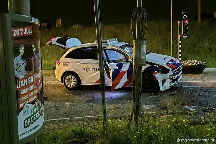 Aanrijding tussen personenauto en politieauto op Zuiddijk