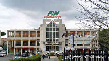 Rapina al supermercato Pim: minacciano cassiera con un coltello e scappano con i soldi