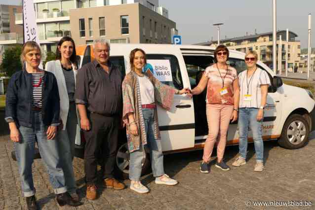Vanaf nu kunnen Waaslanders in elke Wase bibliotheek boeken ontlenen… en daar komt heel wat bij kijken: “Vrijwilligers rijden door de regio om boeken rond te brengen”
