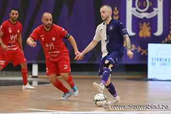 Edu verschijnt met blauw oog aan de aftrap bij RSCA Futsal: “Tja, het is mijn eigen schuld, ik zei tegen mijn zoontje om harder te trappen”