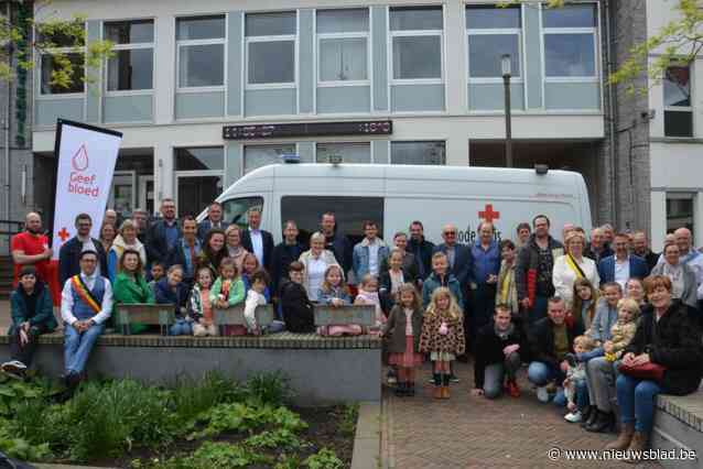 Bloedgevers en cursisten van Rode Kruis gehuldigd