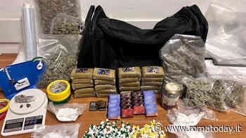 Affari di famiglia all'Alessandrino. L'appartamento di madre e figlio è una base per lo spaccio