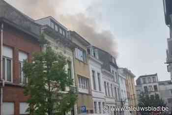Hevige brand in Borgerhout gaat gepaard met zwarte rookpluim: brandweer ter plaatse