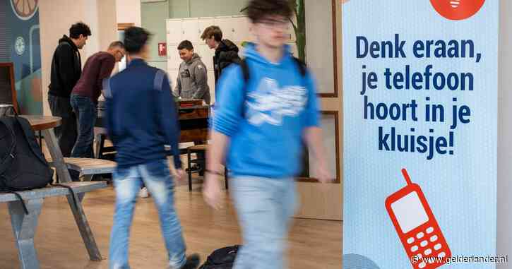 Hoe bevalt het mobieltjesverbod op het Kandinsky College? ‘Fijn dat er geen filmpjes meer van je gemaakt kunnen worden’
