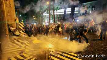 Proteste in Georgien: "Es muss einen Anruf aus Russland gegeben haben"