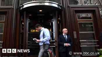 Goldman Sachs removes bankers' bonus limit