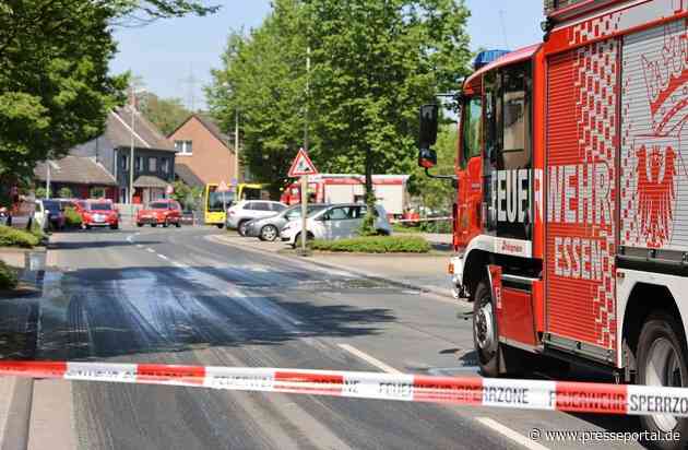 FW-E: Arbeitsunfall auf einem Betriebsgelände - Gefahrstoff tritt aus und sorgt für aufwendige Reinigungsarbeiten