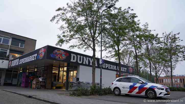 Gewapende overval op supermarkt, man bedreigt medewerker met mes