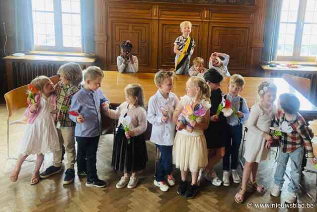 Kleuters volgen voorbeeld van hun ouders en treden in het huwelijk