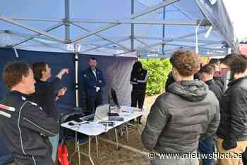 Laatstejaars bezoeken de verkeersmarkt van politiezone Vlas
