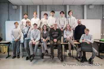 Leerlingen Rhizo Hotelschool schrijven kookboekje: “Is ’t eten gereed?”