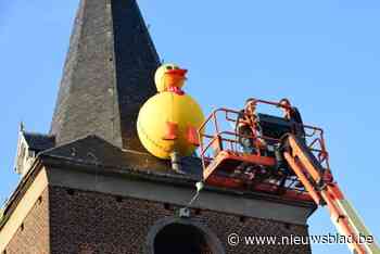 Ons 2340 stelt kunstwerk Maan van Vlimmeren in vraag: “Inwoners kunnen mening geven over bol aan kerk”