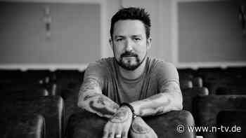 Frank Turner mit "Undefeated": "Bin überrascht und stolz, überlebt zu haben"