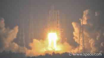 China launches Chang'e 6 sample-return mission to moon's far side (video)