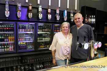 Esmeralda en Ellie openen horecazaak waar feestneuzen en darters welkom zijn: “Maar het wordt geen dancing met ‘boenkeboenkemuziek’”