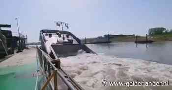 VIDEO | Beelden duiken op: zo zonk het geknakte schip in Deest