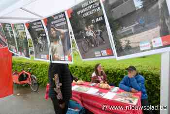 Portretten van vluchtelingen sieren roltrap van voetgangerstunnel: “Zo dankbaar dat ik ook als Belg wil leven”