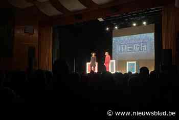 “Eén meisje schrapte 11 van haar 12 TikTok-accounts”: Politieagent geeft tieners les over internetveiligheid en weerbaarheid