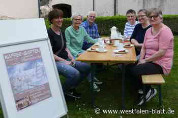 Idyllischer Kaffee-Garten im Innenhof der Marienkirche Höxter