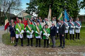 In vollem Wichs: Studentenverbindungen feiern Farbenball in Höxter