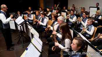 Marktkapelle Nandlstadt: Furiose Premiere im ungewohnten 1860-Blau
