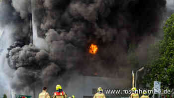 Chemie-Wolke in Berlin nach Fabrik-Großbrand: Warnapp ausgelöst – Schulunterricht abgebrochen