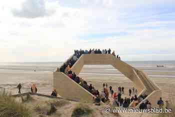 Bijzonder uitkijkpunt geopend met adembenemend zicht op natuurreservaat, zee en strand
