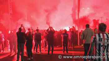 Bekijk hier hoe de spelers van Willem II worden onthaald in Tilburg