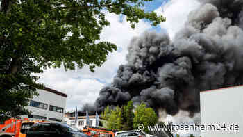Chemie-Wolke in Berlin nach Fabrik-Großbrand: Warnapp ausgelöst – Löscharbeiten auch am Samstag