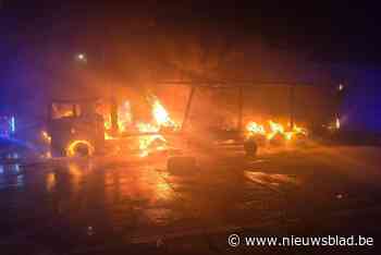Vrachtwagen met karts brandt uit op industrieterrein: “We werden wakker van luide knallen”
