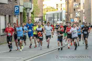 IN BEELD. Op de koppen lopen tijdens Dwars over de Mandel