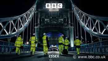 Laindon abseilers give Tower Bridge a clean