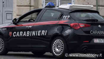 Sequestra i genitori in casa per estorcergli 25 euro